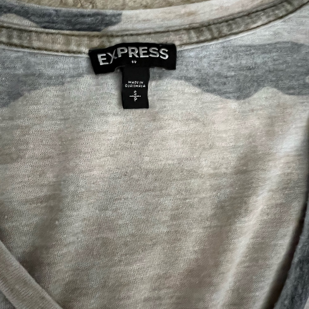 2 Express tops - Picture 3 of 3